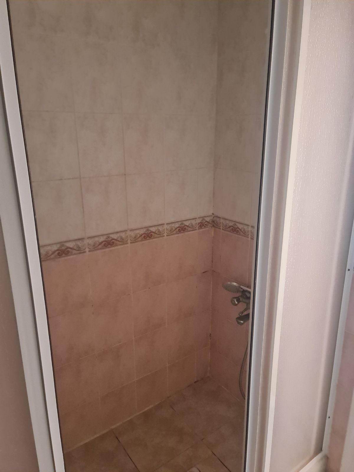 ERDEMLERDEN SİTE İÇİNDE KAPICILI ARA KAT MANZARALI DAİRE