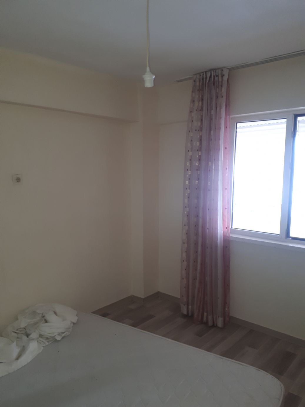 ERDEMLERDEN EVKA 3 MERKEZİNDE MANZARALI BAKIMLI PANJURLU DAİRE