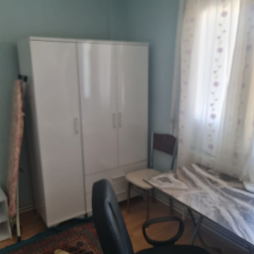 ERDEMLERDEN EVKA 3 DE FULL EŞYALI ARA KAT BAKIMLI DAİRE