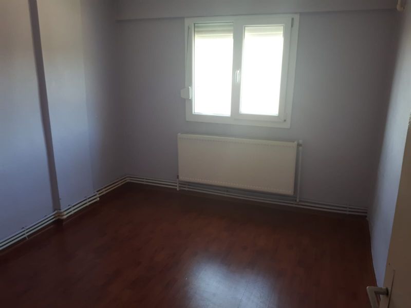 ERDEMLERDEN EVKA 3 MERKEZİNDE ARA KAT BAKIMLI DOGALGAZLI MANZARALI 1+1