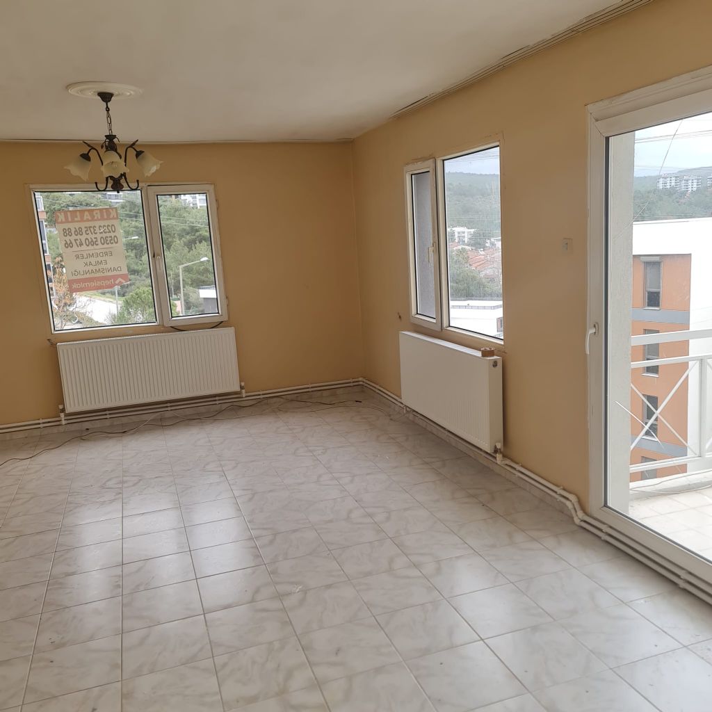 ERDEMLERDEN İZYUVADA 3+1 MAKRO SENTİRE YAKIN NECMİYE BİLGİN İLKÖGRETİM OKULUNUN ALTINDA