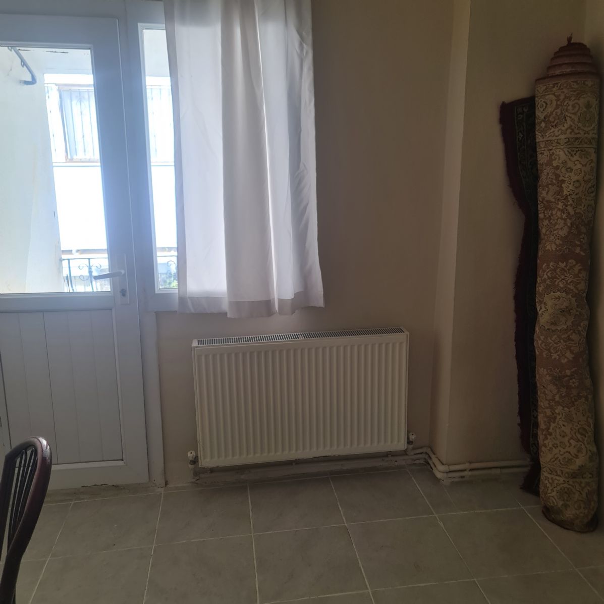 ÖGRENCİYE FULL EŞYALI 4 ODA 1 SALON TRİPLEKS DAİRE KAMPÜSE 5 DURAK MESAFEDE