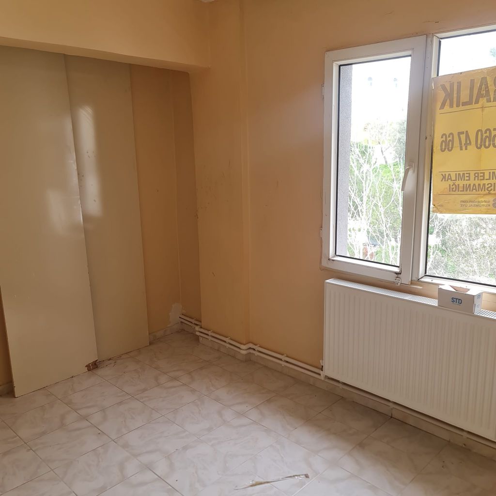 ERDEMLERDEN İZYUVADA 3+1 MAKRO SENTİRE YAKIN NECMİYE BİLGİN İLKÖGRETİM OKULUNUN ALTINDA