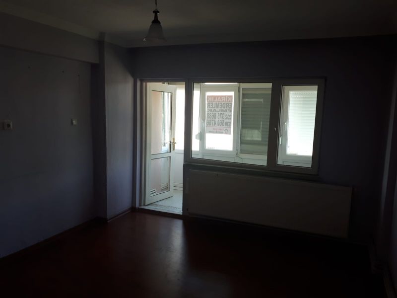 ERDEMLERDEN EVKA 3 DE MERKAZİ YERDE BAKIMLI MANZARALI ARA KAT 1+1 DAİRE