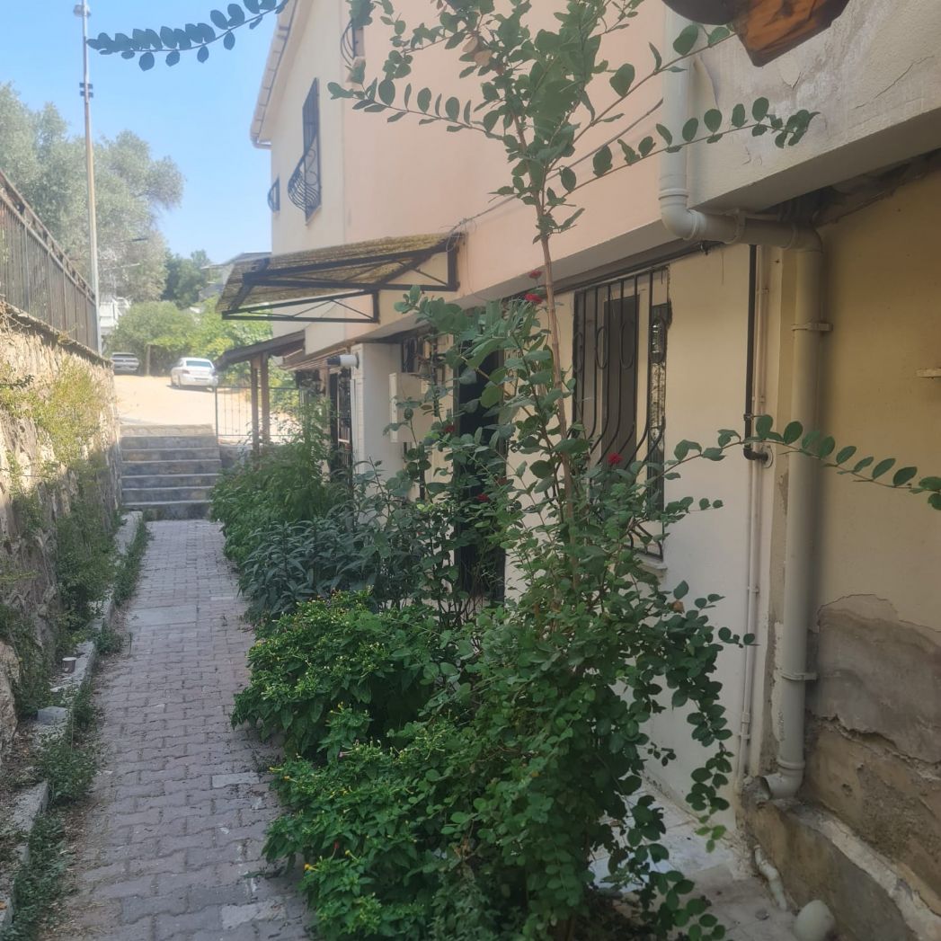 ERDEMLERDEN EVKA 3 DE FULL EŞYALI ARA KAT BAKIMLI DAİRE