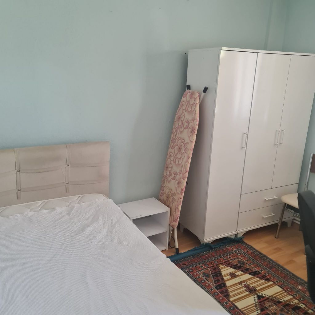 ERDEMLERDEN EVKA 3 DE FULL EŞYALI ARA KAT BAKIMLI DAİRE