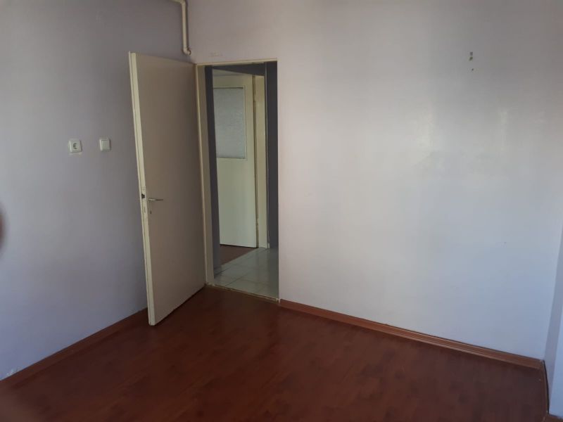 ERDEMLERDEN EVKA 3 MERKEZİNDE ARA KAT BAKIMLI DOGALGAZLI MANZARALI 1+1