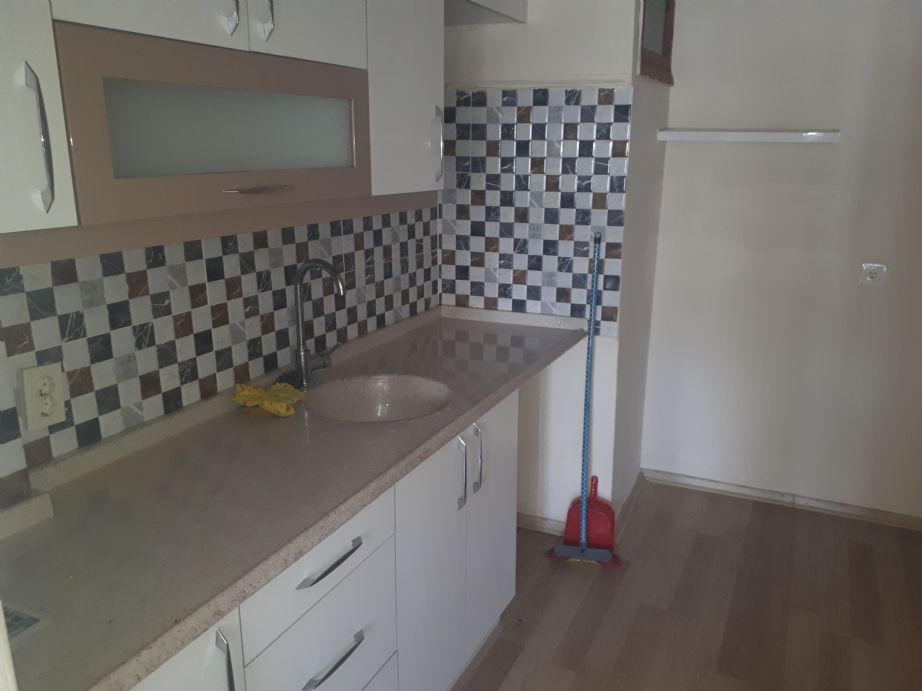 ERDEMLERDEN KARŞIYAKA ŞEMİKLERDE ORDU BULVARINDA ARA KAT DAİRE ERDEMLERDEN KARŞIYAKA ŞEMİKLERDE ORDU BULVARINDA ARA KAT DAİRE