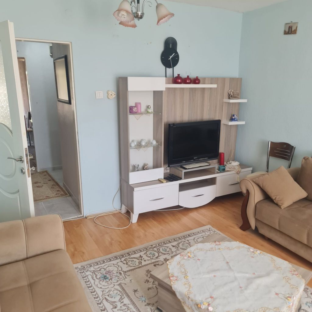 ERDEMLERDEN EVKA 3 DE FULL EŞYALI ARA KAT BAKIMLI DAİRE