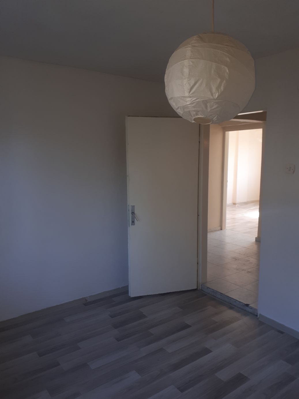 ERDEMLERDEN EVKA 3 MERKEZİNDE MANZARALI BAKIMLI PANJURLU DAİRE