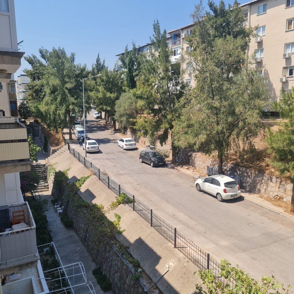 ERDEMLERDEN EVKA 3 DE FULL EŞYALI ARA KAT BAKIMLI DAİRE