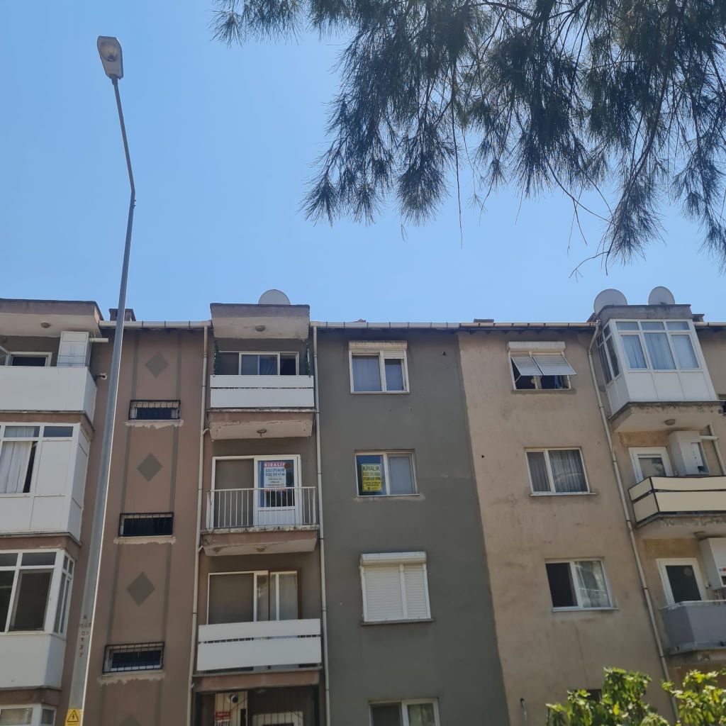 ERDEMLERDEN EVKA 3 DE FULL EŞYALI ARA KAT BAKIMLI DAİRE