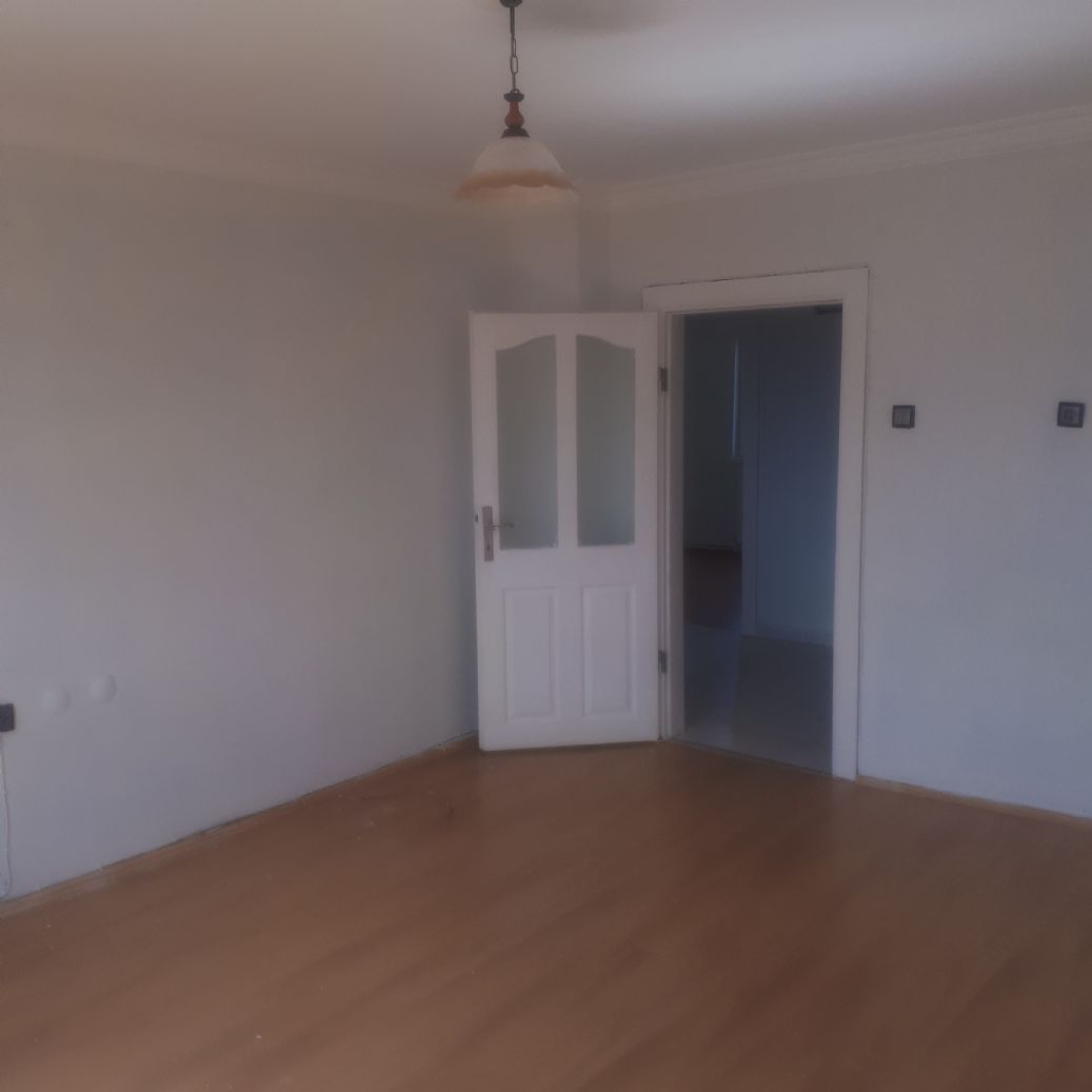 ERDEMLERDEN EVKA 3 MERKEZİNDE BAKIMLI MANZARALI 2+1 DAİRE