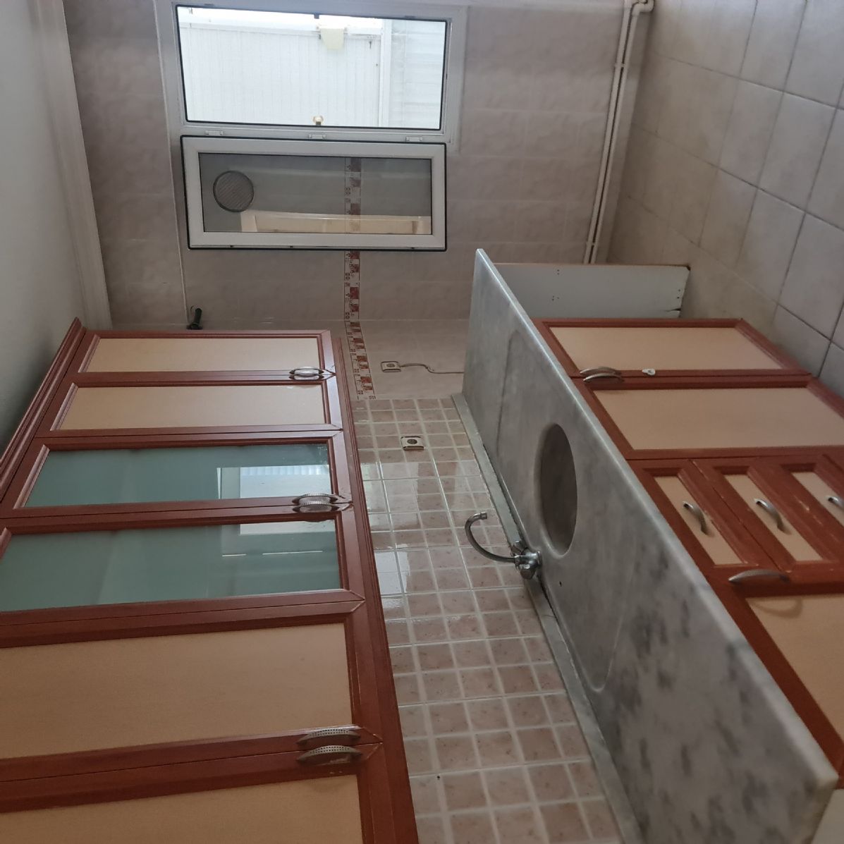 ERDEMLERDEN MACRO CENTERİN HEMEN YANINDA KAPICILI SITE İÇİNDE 3+1