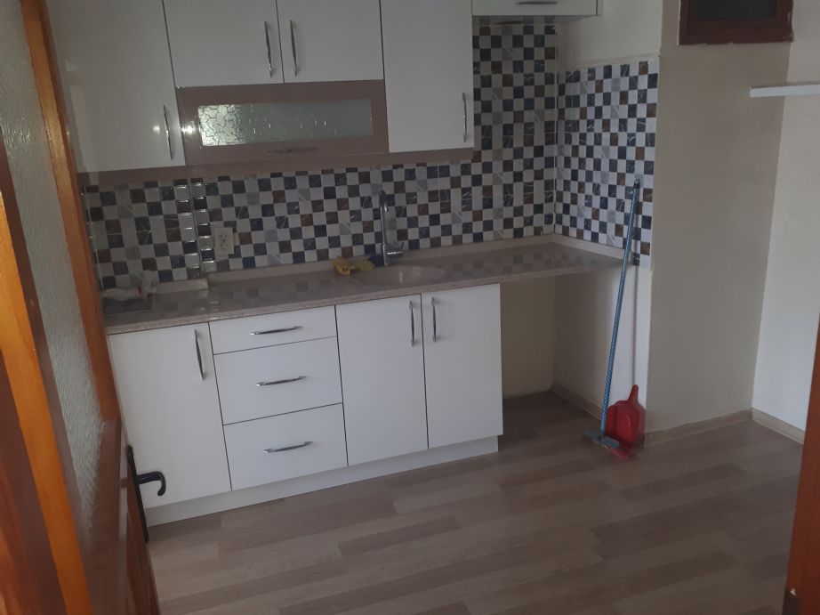 ERDEMLERDEN KARŞIYAKA ŞEMİKLERDE ORDU BULVARINDA ARA KAT DAİRE