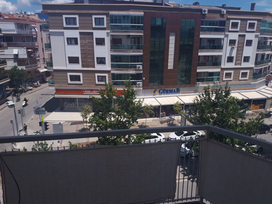 ERDEMLERDEN KARŞIYAKA ŞEMİKLERDE ORDU BULVARINDA ARA KAT DAİRE